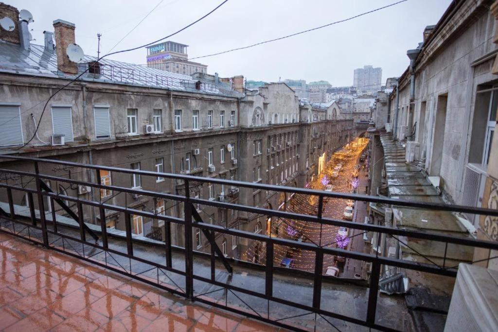 Khreshchatyk Apart Hotel 911 Kyiv Exterior photo
